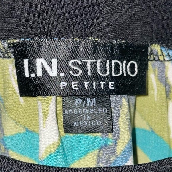 I.N. Studio Petite Blouse Flowy Cap Short Sleeve U Scoop Neck Geometric Shirt - Picture 3 of 8